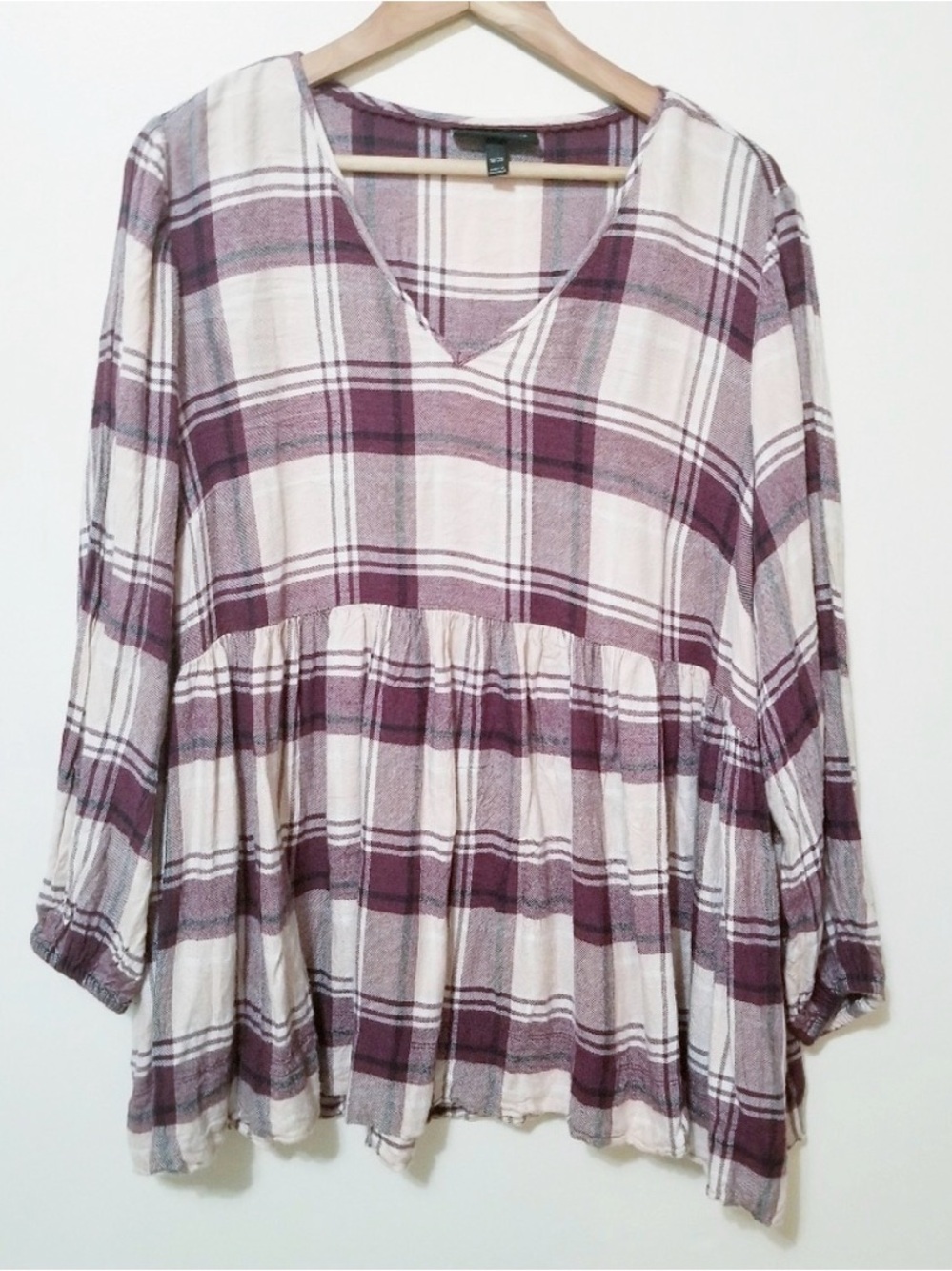 Lane Bryant Flowing Plaid Tunic Top - Burgandy and Cream.    Size 18/20
